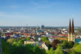 Lais Puzzle - Blick auf die Stadt Bielefeld mit der Nikolaikirche und der Neustädter Marienkirche, Deutschland. - 2.000 Teile