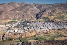 Lais Puzzle - Panoramablick auf die Stadt Putre, Hauptstadt der Provinz Parinacota, in der Region Arica und Parinacota, Chile - 2.000 Teile