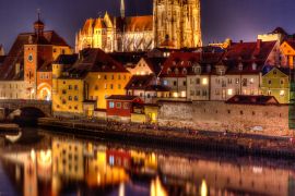 Lais Puzzle - Nighttime in Regensburg Germany with the Danube river - 2.000 Teile
