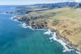 Lais Puzzle - Eine Luftaufnahme des Nationalparks Llanos de Challe, Atacama-Wüste an der Küste. Erstaunliche Landschaft wie diese Küste des Pazifischen Ozeans in Carrizal Bajo Stadt mit seinen Schluchten und Tälern, Chile - 2.000 Teile