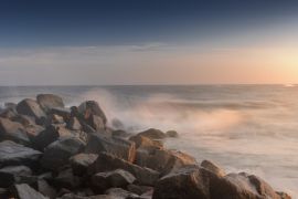 Lais Puzzle - Sturmwellen der Nordsee im morgendlichen Sonnenlicht, Lønstrup, Nordjylland (Nordjütland) in Dänemark - 2.000 Teile