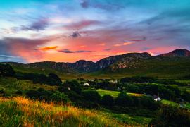 Lais Puzzle - Landschaft in Dunlewey mit verlassener Kirche in Donegal, Irland - 2.000 Teile