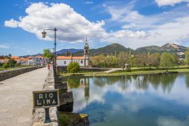 Lais Puzzle - Schild an der römischen Brücke in Ponte de Lima, Portugal - 2.000 Teile