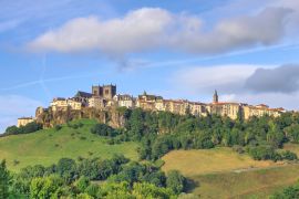 Lais Puzzle - Die Stadt Saint Flour in der Auvergne im Departement Cantal, Frankreich - 2.000 Teile