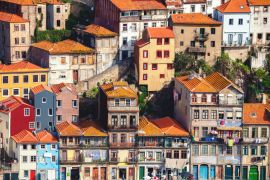 Lais Puzzle - Typische Häuser in Porto auf einer Klippe gelegen, Blick von Vila Nova de Gaia, Porto, Portugal - 2.000 Teile