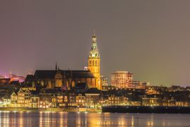 Lais Puzzle - Die niederländische Stadt Nijmegen mit dem überfluteten Fluss Waal im Vordergrund - 2.000 Teile