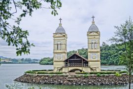 Lais Puzzle - versunkene Kirchtürme in Itá, Santa Catarina, Brasilien - 2.000 Teile