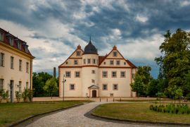Lais Puzzle - Dramatischer Wolkenhimmel über dem Schloss Königs Wusterhausen (Ansicht von Norden) - 2.000 Teile