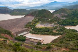 Lais Puzzle - Wasserkraftwerk inmitten von Bergen und Wald im Departement Huila. Eine der Quellen für saubere Energie im Land. Kolumbien - 2.000 Teile