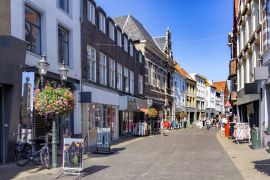 Lais Puzzle - Einkaufsstraße in der Altstadt von Venlo - 2.000 Teile