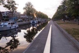 Lais Puzzle - Abendstimmung an einem Kanal in Stadskanaal, Niederlande - 2.000 Teile
