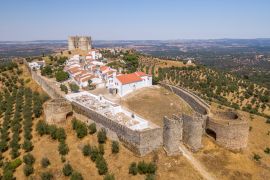 Lais Puzzle - Evora Monte in Portugal: historisches mittelalterliches Dorf mit weiß getünchten Häusern - 2.000 Teile