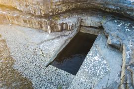Lais Puzzle - Luftaufnahme des berühmten "Wurmlochs" (Poll na bPeist auf Gälisch) in Inishmore, Aran-Inseln, Irland - 2.000 Teile