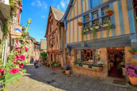 Lais Puzzle - Alte Häuser in der Stadt Dinan, Bretagne - 2.000 Teile