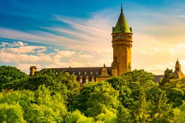 Lais Puzzle - Blick auf das Spuerkees, die staatliche Sparkasse und das Musee de la banque in Luxemburg - 2.000 Teile