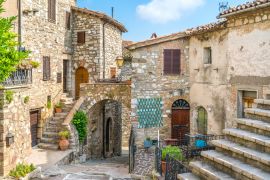 Lais Puzzle - Das idyllische Dorf Melezzole in der Nähe von Montecchio in der Provinz Terni. Umbrien, Italien - 2.000 Teile