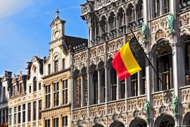 Lais Puzzle - Belgische Flagge auf dem Grand Place Broodhuis in Brüssel - 2.000 Teile