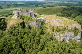 Lais Puzzle - Luftaufnahme der Ruinen einer alten Burg auf einem Hügel (Carreg Cennen, Wales, Großbritannien) - 2.000 Teile