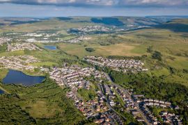 Lais Puzzle - Luftaufnahme der Stadt Brynmawr in den Tälern von Südwales - 2.000 Teile