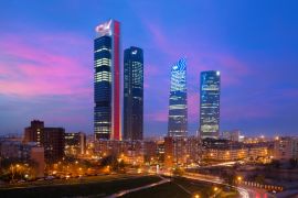 Lais Puzzle - Skyline des Finanzviertels Madrid Four Towers in der Dämmerung in Madrid, Spanien - 2.000 Teile