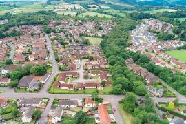 Lais Puzzle - Luftbild über dem Dorf Milton of Campsie, Schottland - 2.000 Teile