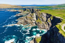 Lais Puzzle - Erstaunliche, von Wellen umspülte Kerry Cliffs, die weithin als die spektakulärsten Klippen der Grafschaft Kerry, Irland, gelten - 2.000 Teile