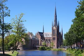 Lais Puzzle - Kirche und Schloss im Stadtzentrum von Woerden, Provinz Utrecht, Niederlande - 2.000 Teile