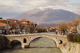 Lais Puzzle - Alte Steinbrücke Ura und Gurit in Prizren, Kosovo - 2.000 Teile