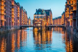 Lais Puzzle - Hamburg Speicherstadt in der Dämmerung, Deutschland - 2.000 Teile