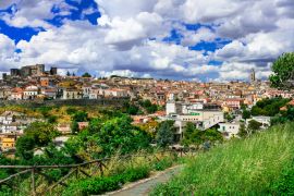 Lais Puzzle - Schöne mittelalterliche Dörfer (Borgo) Italiens - malerische Melfi in der Basilikata - 2.000 Teile