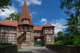 Lais Puzzle - Rödelseer Tor zum Dorf Iphofen - 2.000 Teile