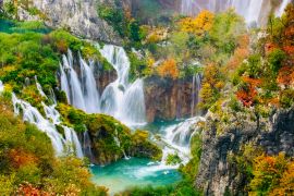 Lais Puzzle - Detaillierte Ansicht der wunderschönen Wasserfälle bei Sonnenschein im Nationalpark Plitvice, Kroatien - 2.000 Teile