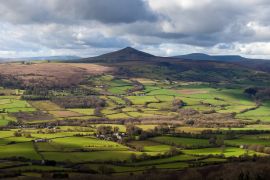 Lais Puzzle - Der Zuckerhut, ein Berg nordwestlich von Abergavenny in Monmouthshire, Wales - 2.000 Teile