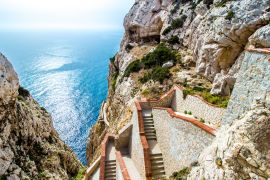Lais Puzzle - Die Treppe, die zur Neptun-Grotte in der Nähe von Alghero auf Sardinien - 2.000 Teile