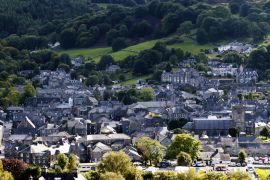 Lais Puzzle - Gesamtansicht von Dolgellau, Gwynedd - 2.000 Teile