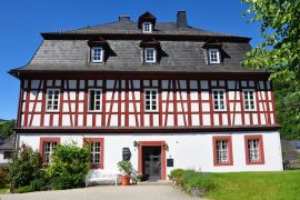 Lais Puzzle - Historisches Pfarramt in Ludwigsstadt - 2.000 Teile