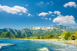 Lais Puzzle - Psili Ammos Strand, Insel Thasos, Griechenland. Er ist auch als Goldener Strand bekannt. Er befindet sich zwischen Skala Panagia und Skala Potamia - 2.000 Teile