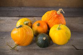 Lais Puzzle - Kürbisse auf altem Holztisch - 2.000 Teile