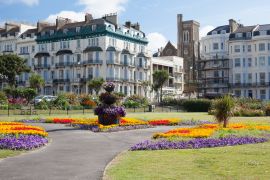 Lais Puzzle - Park in der Nähe der Strandpromenade, Hastings, East Sussex, England - 2.000 Teile
