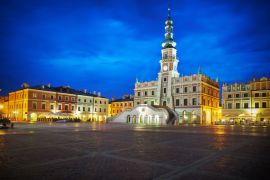 Lais Puzzle - Marktplatz mit Rathaus in Zamość bei Nacht - 2.000 Teile