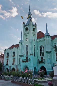 Lais Puzzle - Fassade des Rathauses in Mukatschewo, Westukraine - 2.000 Teile