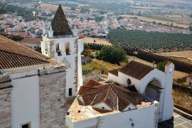 Lais Puzzle - Estremoz, Portugal: Blick vom Turm der drei Kronen (Torre das Tres Coroas) mit der Kirche Santa Maria im Vordergrund - 2.000 Teile
