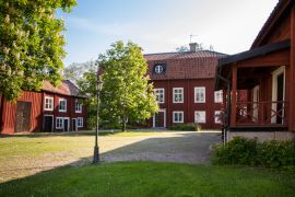 Lais Puzzle - Innenhof Gutshof in Köping in Schweden - 2.000 Teile