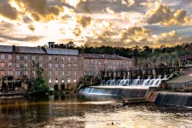 Lais Puzzle - Continental Gin Company mit Wasserfall, Prattville - 2.000 Teile