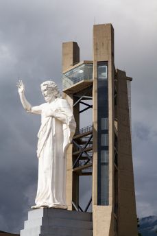 Lais Puzzle - Porträtansicht der El Santisimo Jesus-Statue bei Bucaramanga, Kolumbien - 2.000 Teile