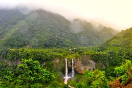 Lais Puzzle - Wasserfall Manto de la Novia in Banos de Agua Santa, Ecuador - 2.000 Teile