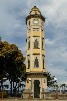 Lais Puzzle - Torre Morisca oder Torre del Reloj, Malecon Simon Bolivar, Guayaquil, Ecuador - 2.000 Teile