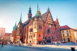 Lais Puzzle - Bunte Morgenszene auf dem Breslauer Marktplatz mit Rathaus - 2.000 Teile