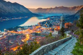 Lais Puzzle - Kotor, Montenegro. Schöne romantische Altstadt von Kotor bei Sonnenuntergang - 2.000 Teile