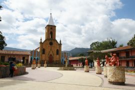 Lais Puzzle - Ráquira im Departement Boyacá Bogota, Kolumbien - 2.000 Teile